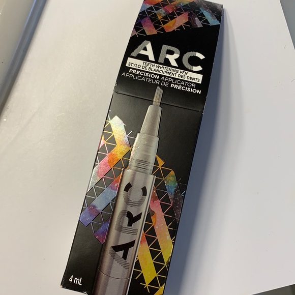 ARC Precision Applicator Teeth Whitening Pen - Picture 3 of 6